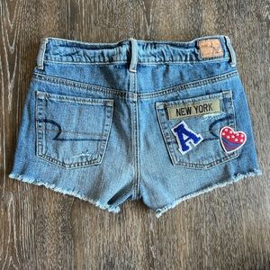 American Eagle Women’s Distressed Denim Jean Shorts w/ Patches Size 4